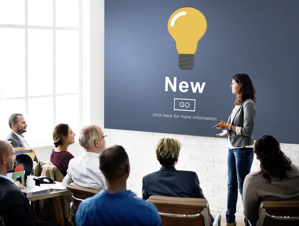Businesswoman tells presentation to colleagues — Stock Photo, Image