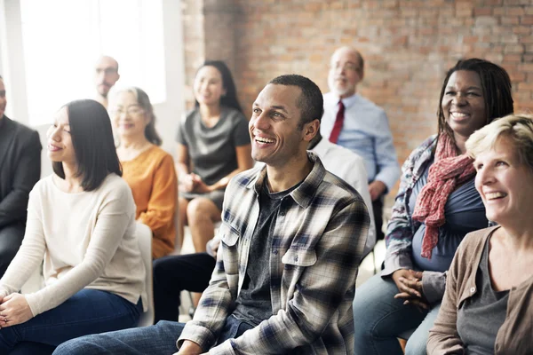 Diversidad de las personas en reunión —  Fotos de Stock