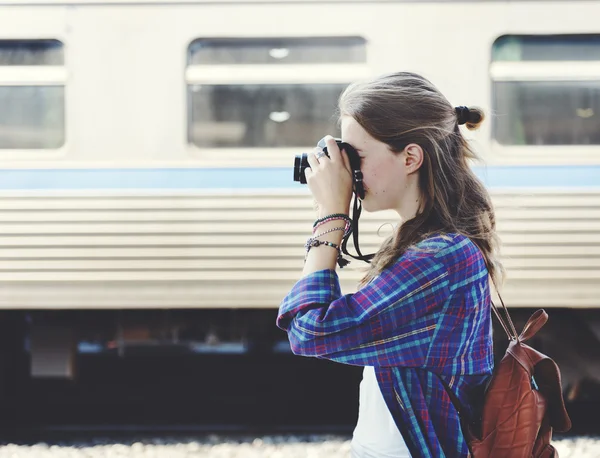 Dziewczynka fotograf podróży — Zdjęcie stockowe