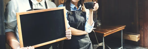 Colegues met zwarte bord — Stockfoto