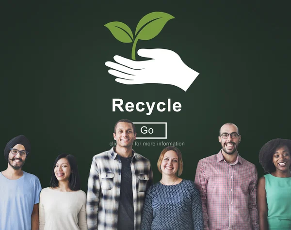 Mångfald människor med återvinning — Stockfoto