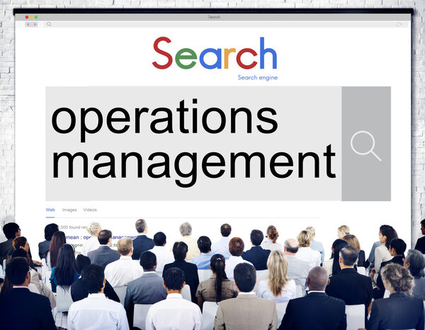 Деловые люди во время корпоративного обучения
