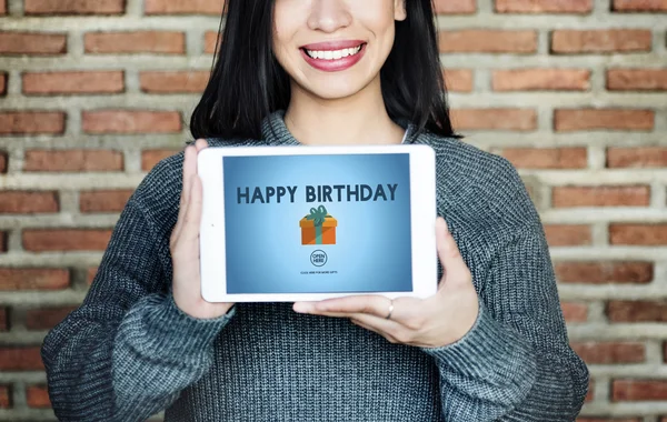 Asian  woman with Digital Device — Stock Photo, Image