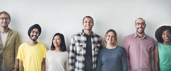 Diversiteit mensen glimlachen — Stockfoto