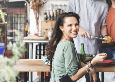 Arkadaşlar evde parti