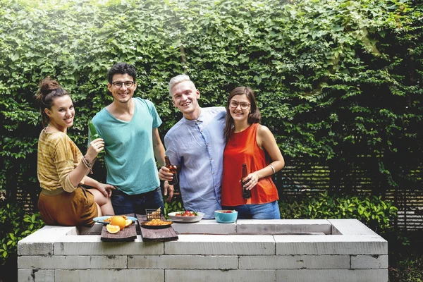 Amigos en casa fiesta —  Fotos de Stock