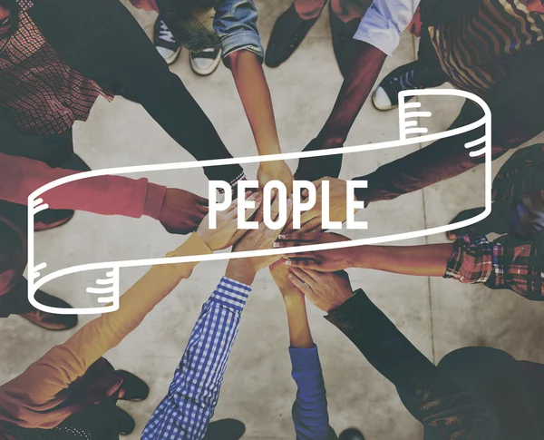 Sıradan insanlar elele 