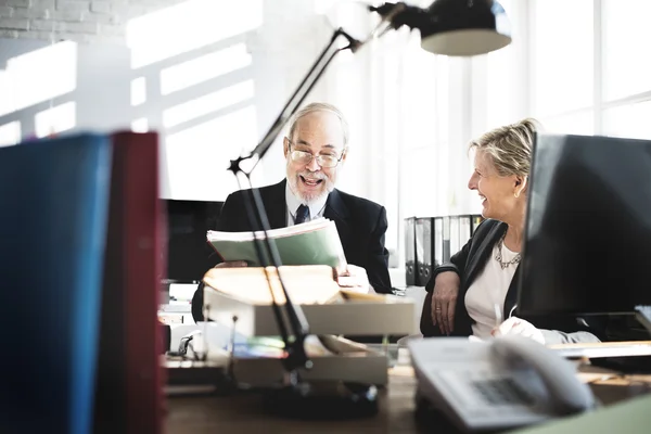 Affärsmän i tjänst — Stockfoto