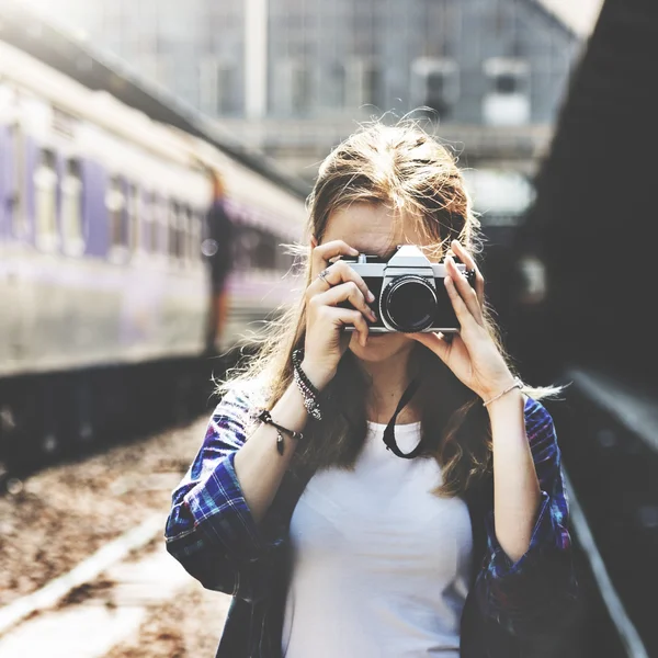 Utazó lány fotós — Stock Fotó