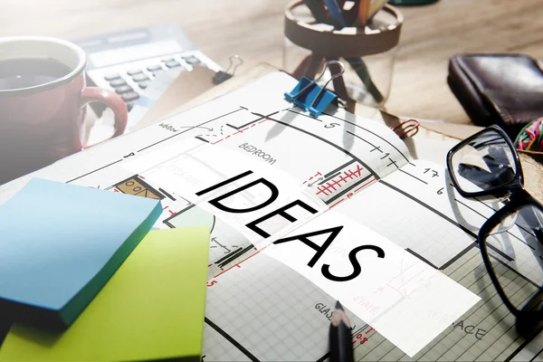 Office dağınık çalışma yerinde 