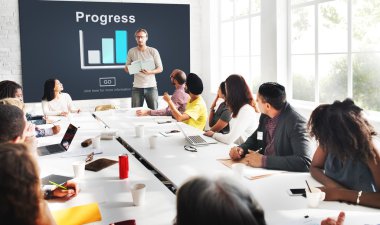 Ofiste çalışan iş adamları