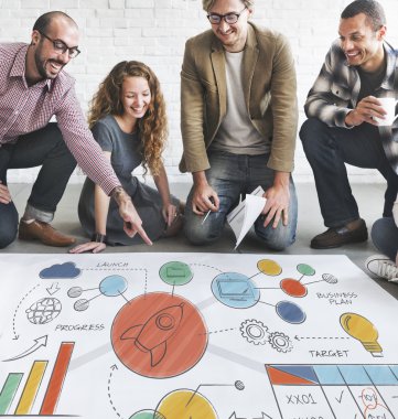 Poster ve bağlantı çalışma tasarımcılar