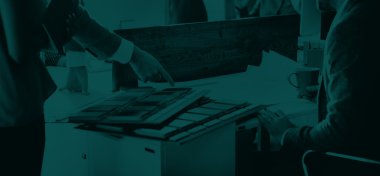 Ofiste çalışan iş adamları