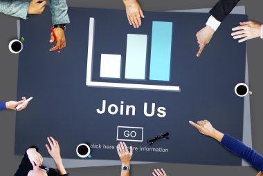 Üzerinde işaret eden iş adamları bize katılın