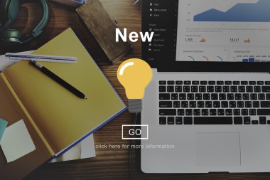 Ofis Masası üstünde laptop