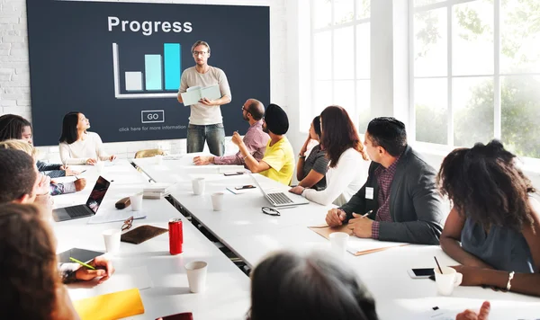 Ofiste çalışan iş adamları