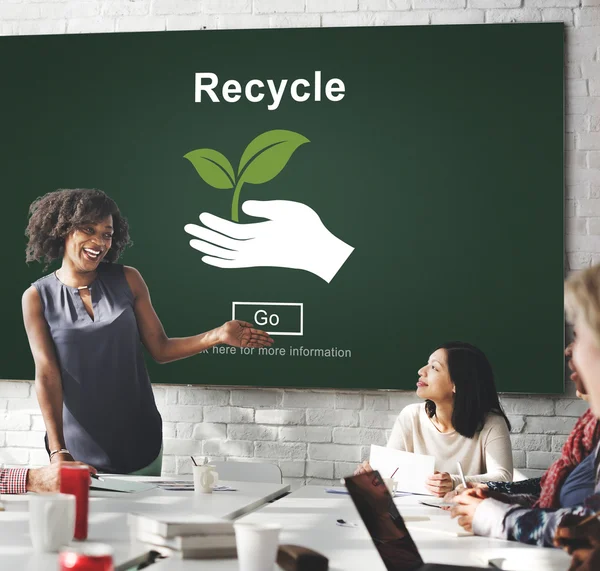 Reunión de negocios con reciclar — Foto de Stock