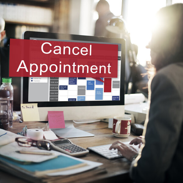 Бизнес-люди, работающие в офисе