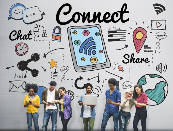 Dijital cihazlar, kullanan öğrenciler internet'te sörf 