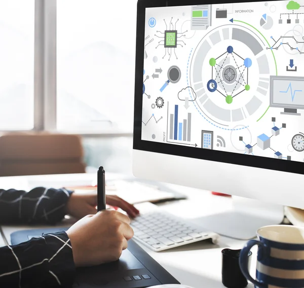 Computermonitor mit High-Tech-Grafik — Stockfoto