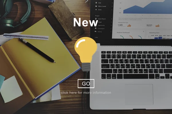 Ofis Masası üstünde laptop