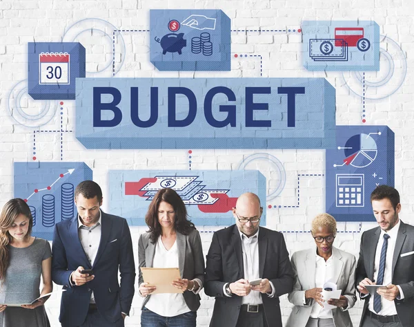 Geschäftsleute und Budget — Stockfoto