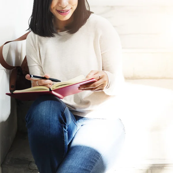 Asian  woman with notebook — Stock Photo, Image