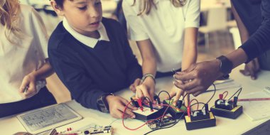 Elektrik Mühendisliği ders sahip sınıf 