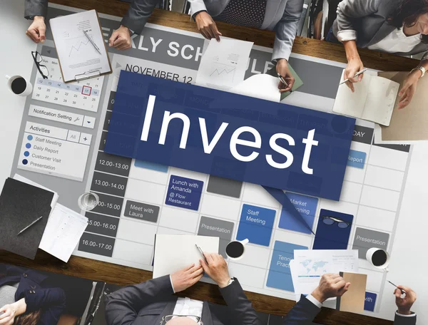 Empresários e investir — Fotografia de Stock
