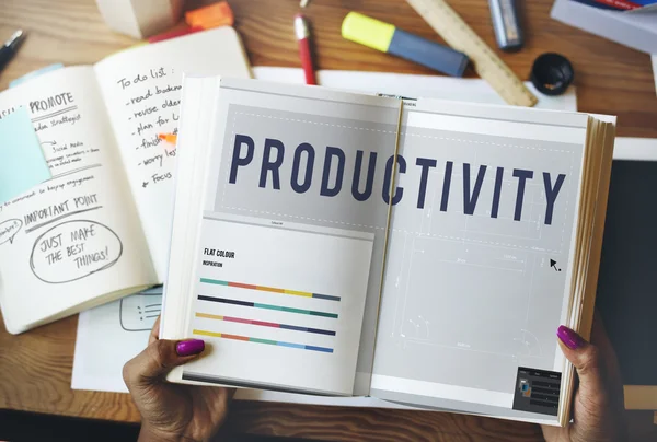 Libro delle donne con produttività — Foto Stock