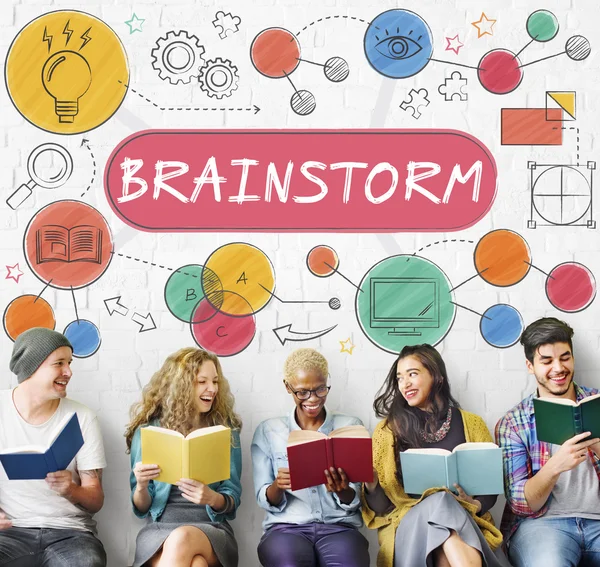 Mångfald människor och brainstorm — Stockfoto