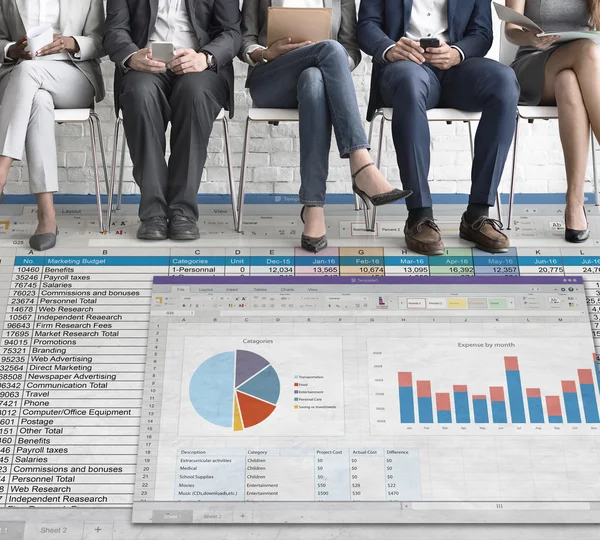Business people and graph — Stock Photo, Image