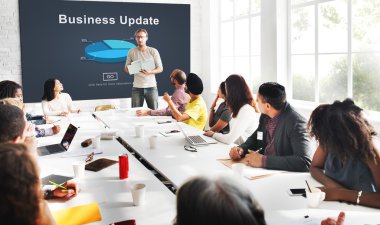 Ofiste çalışan iş adamları