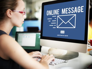 Online mesaj ile bilgisayar monitör