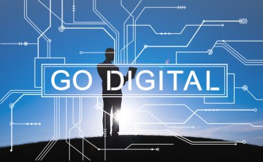 Dizüstü bilgisayar kullanarak işadamı silüeti