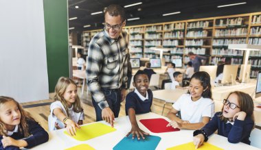 Sınıf ders öğretmen ile sahip 