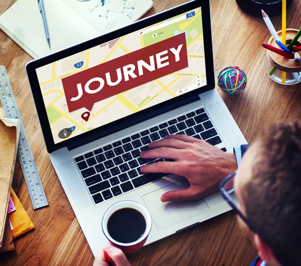 Man met laptop — Stockfoto