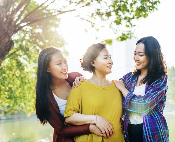 어머니와 귀여운 딸 — 스톡 사진