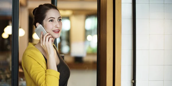 Woman with Mobile Phone — Stock Photo, Image