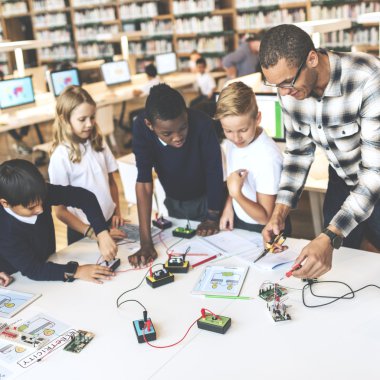 öğretmen ders öğrenciler ile sahip