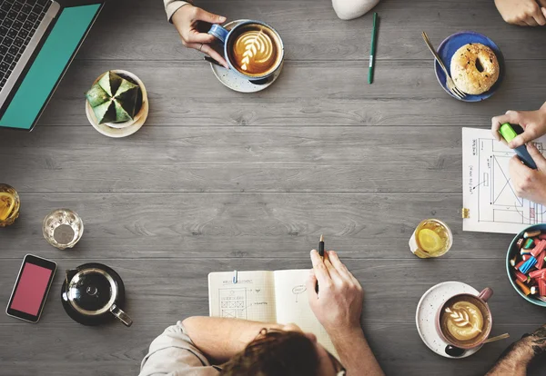 Bovenaanzicht op houten tafel — Stockfoto