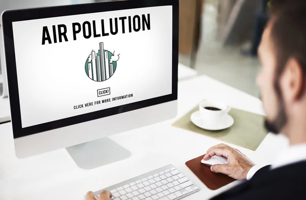 Monitor de computador com poluição do ar — Fotografia de Stock