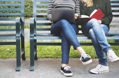 Kavram okuyan kadın