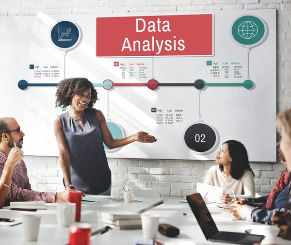 データ分析とのビジネス会議 — ストック写真