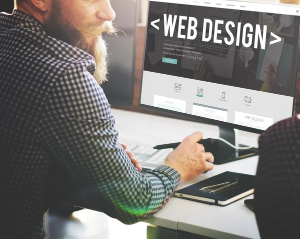 Computer con web design su monitor — Foto Stock