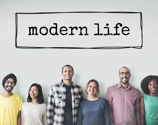 Mångfald människor med moderna liv — Stockfoto