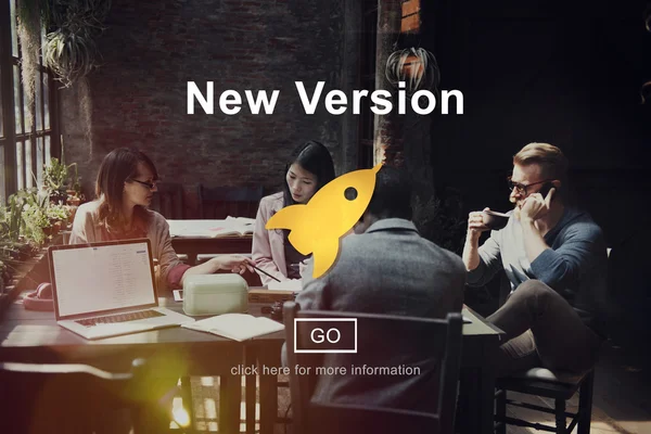 ビジネスの方々 と新しいバージョン — ストック写真