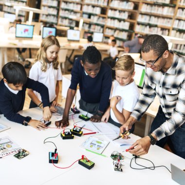 öğretmen ders öğrenciler ile sahip