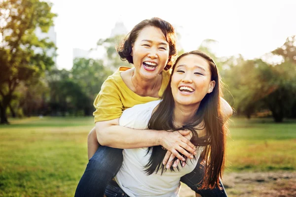 Dotter och mor koncept — Stockfoto