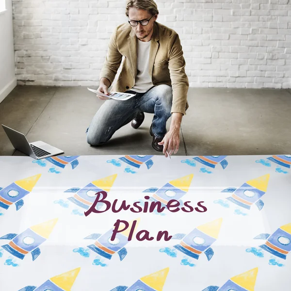 Businessman working with business plan — Stock Photo, Image